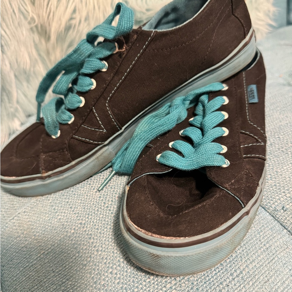 8.5 vans - Picture 2 of 4